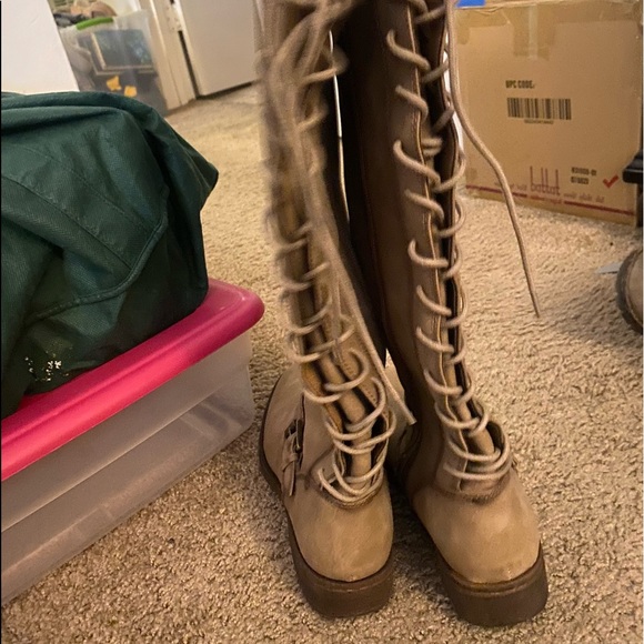 Tan lace up suede boots - Picture 4 of 8